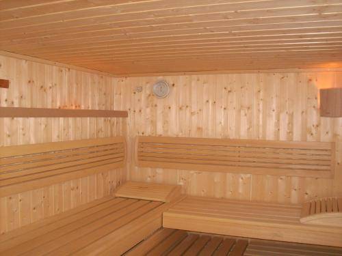 Hotel Meran Hallenbad & Sauna